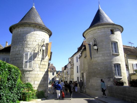 世界遺産ヴェズレー＋銘酒白ワインの里シャブリ 日帰りプライベートツアー　選べるワインセラー＜日本語アシスタント付きプランあり／1～6名＞by[みゅう]