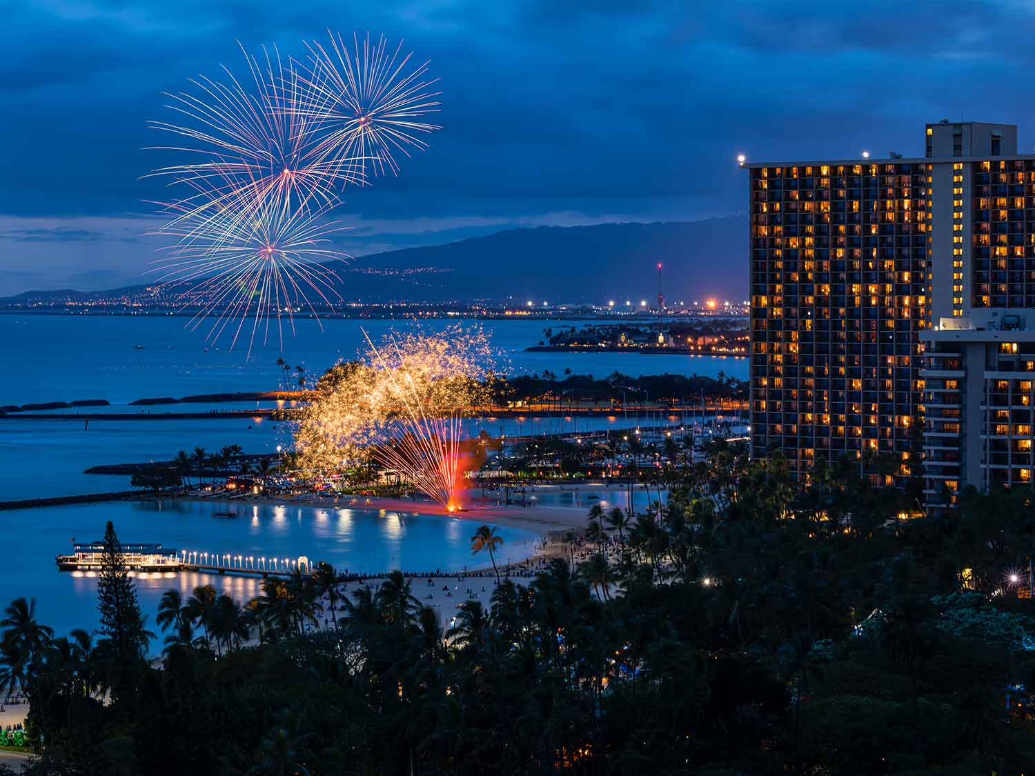 Pickup Location - Hilton Hawaiian Village // CAPTAIN BRUCE Hawaii