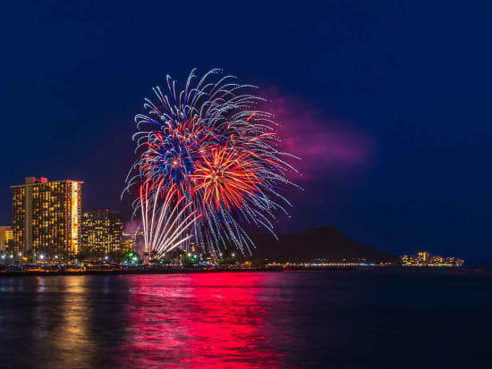 waikiki dinner cruise fireworks