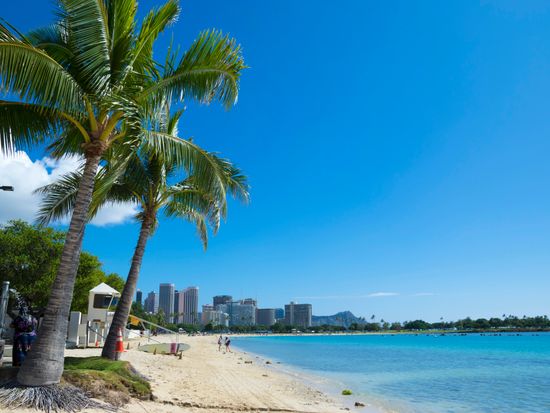 Hawaii_Oahu_Ala Moana Beach_pixta_28137138_M
