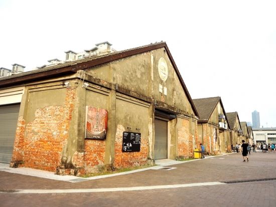 【貸切】高雄観光ツアー　蓮池潭＋駁二特区＋旗津彩虹教堂＋紅毛港保安堂＋アウトレット　日本語ガイド付きプランあり＜最大7名／8時間／中国語ドライバー／高雄発着＞