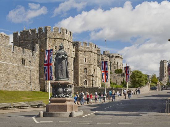 【空港送迎】 ロンドン市内 ⇒ ヒースロー空港　ウィンザー観光付き ＜貸切／日本語アシスタント＞