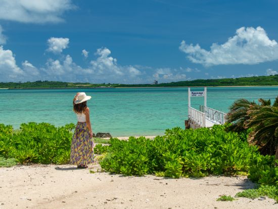 カヤマ島1日海水浴コース 美しい海に囲まれた無人島でやすらぎのひと時を体験＜8時間／通年／昼食付／石垣発＞ 