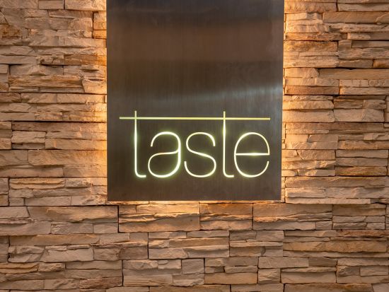 テイスト ビュッフェレストラン 食事券＆事前予約サービス　バラエティーに富んだ各国の料理を楽しめる＜ウェスティンリゾート・グアム内＞