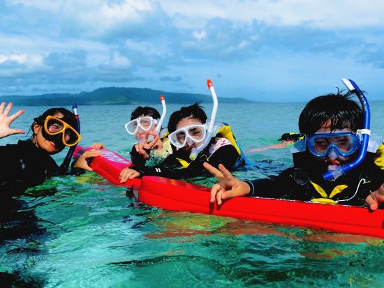 カヤマ島1日シュノーケルコース 無人島でカラフルなサンゴやお魚たちに会いに海中散歩へ出かけよう＜8時間／通年／昼食付／石垣発＞