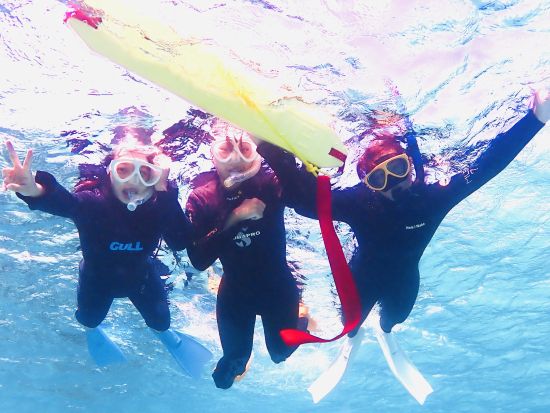 カヤマ島1日シュノーケルコース 無人島でカラフルなサンゴやお魚たちに会いに海中散歩へ出かけよう＜8時間／通年／昼食付／石垣発＞