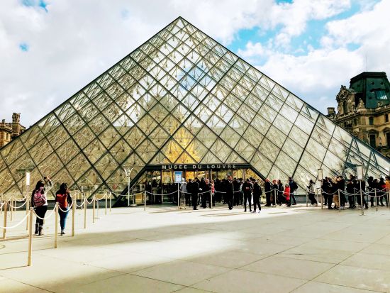 パリ・ミュージアム・パス 2日券＋街歩き音声ガイドアプリ 徒歩＆セルフガイドで楽しむサステナブルなパリの旅＜緊急時の24時間日本語サポート付＞