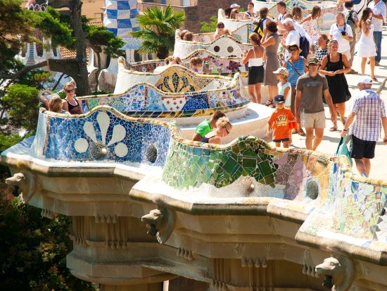 ガウディづくしのバルセロナ観光ツアー　塔へもご案内！サグラダ・ファミリア＆グエル公園＆カサ・ミラ＆カサ・バトリョ ＜貸切／日本語ガイド＞