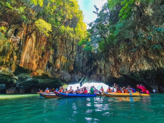 パンガー湾クルーズ＆シーカヌーアドベンチャーツアー　大型オープンボートまたはパワーボートの選べる2つの船タイプ＜ランチ付／英語ガイド／プーケット発＞