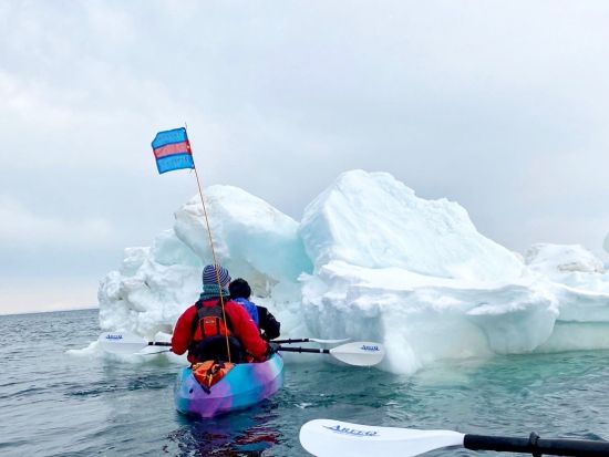 流氷カヤックツアー 海に浮かぶ流氷とオホーツク海の真紺の海の美しさをカヤックで堪能！＜1～3月／2.5時間／網走市＞by コネクトリップ