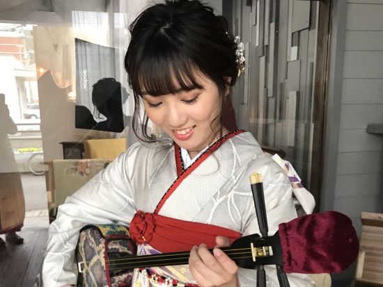 奄美三味線体験 三味線店を営む沖島ガイドがご案内！初心者でも気軽に体験できる三味線教室 ＜40分／名瀬＞ by ダイブセンターOKKY