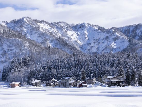 古民家ホテル「ryugon」 日帰り温泉＋ラウンジ利用プラン 雪国の古民家ホテルで風情を感じる穏やかなひととき ＜飲み物・スナック付き／南魚沼＞