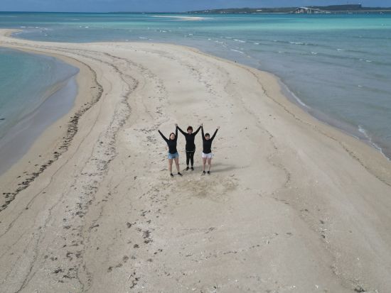 ユニの浜SUPツアー ドローン撮影無料！ 宮古島の絶景を眺めながら幻の島「ユニの浜」を目指す！ 小型ボート並走でSUP初心者も安心◎＜3時間／宮古島＞