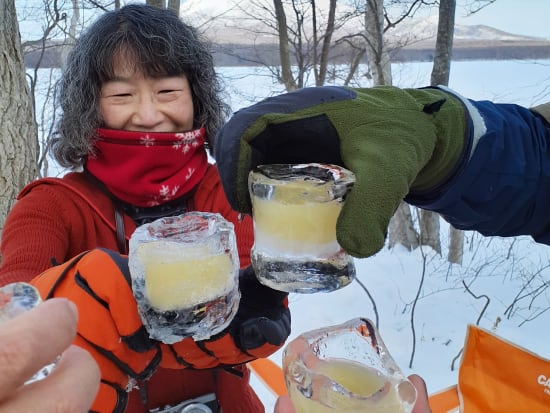  大沼湖ファットバイクガイドツアー　氷上ライドオン＆氷のカフェスポット♪氷った湖の上で楽しむ寒＆暖体験！＜ドリンク付／2月／JR 大沼公園駅周辺集合＞