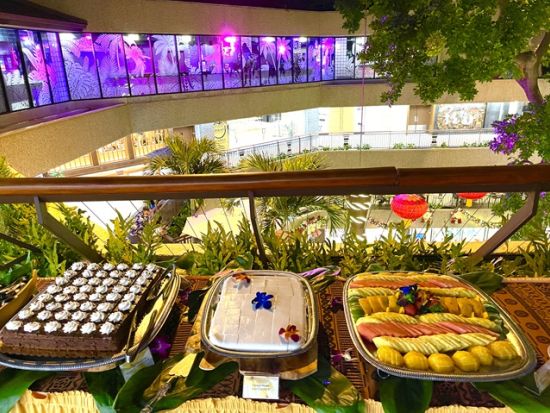 ロック・ア・フラショー　食事券&事前予約　ビュッフェのみ、バックステージツアー付きなど選べる4プラン＜夕食／ロイヤル・ハワイアン・ショッピングセンター＞