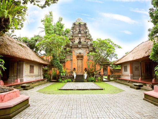 Indonesia_Bali_Ubud Palace_shutterstock_97855940