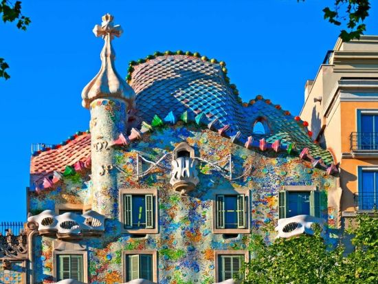 日本語ガイドと巡る ガウディ作品3か所入場 半日ウォーキングツアー　カサ・ビセンス＆カサ・バトリョ＆カサ・ミラ＜約3時間／日本語ガイド＞