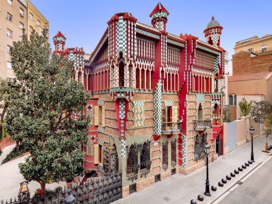 日本語ガイドと巡る ガウディ作品3か所入場 半日ウォーキングツアー　カサ・ビセンス＆カサ・バトリョ＆カサ・ミラ＜約3時間／日本語ガイド＞