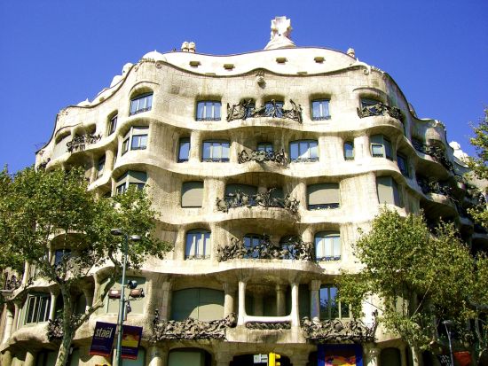 日本語ガイドと巡る ガウディ作品3か所入場 半日ウォーキングツアー　カサ・ビセンス＆カサ・バトリョ＆カサ・ミラ＜約3時間／日本語ガイド＞