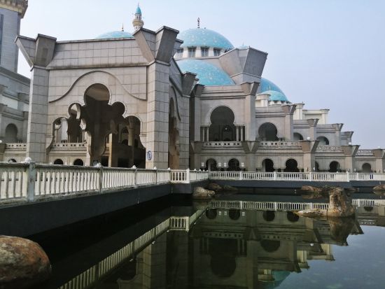 イスラム芸術文化をめぐる 半日観光ツアー　フェデラル・テリトリー・モスク＆イスラム美術館＆バティック製作体験 ＜昼食付き／日本語ガイド＞