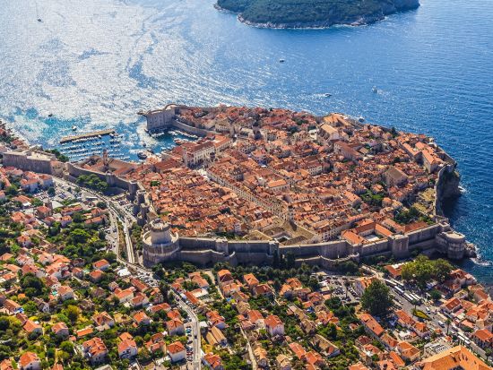 バスでめぐる！ドブロブニク>スプリット>プリトヴィッツェ>ザグレブ 5泊6日 周遊パッケージ＜空港往復送迎付／ドブロブニク発・ザグレブ着＞