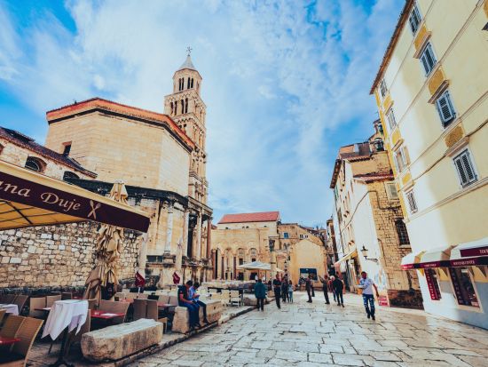 【都市間送迎】ザグレブ市内 ⇔ スプリット市内 ＜貸切＞