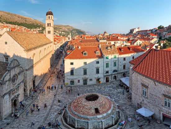 バスでめぐる！ザグレブ>プリトヴィッツェ>スプリット>ドブロブニク 5泊6日周遊パッケージ＜4～10月／空港往復送迎付／ザグレブ発・ドブロブニク着＞