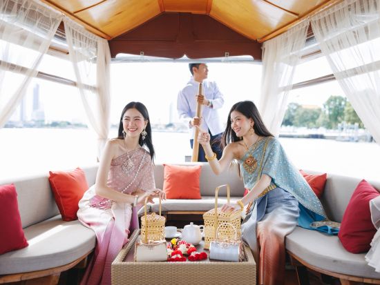 チャオプラヤ川クルーズ＆タイの伝統衣装レンタル 「暁の寺」ワット・アルンで撮影タイムあり＜午前／現地集合／英語アシスタント＞byスパトラ