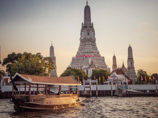 チャオプラヤ川クルーズ＆ルーフトップレストラン夜景鑑賞ディナー　ウェルカムドリンク付き＜現地集合／セットディナー＞byスパトラ