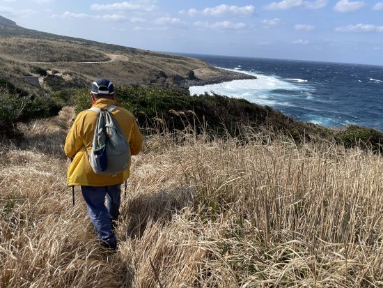 嵯峨島をこよなく愛する烏山ガイドと行く！嵯峨島半日トレッキングツアー　『日本の秘境100選』に選ばれている2つの火山が結合した島へ！＜福江島・五島市＞ by凹凸