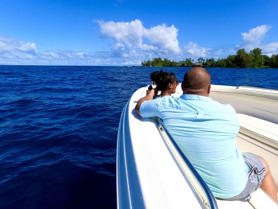 ハマクア海岸 クルージングツアー　マウナケアやマウナロア火山、ジャングルに流れる滝などをジェットボートで巡る ＜英語ガイド／ヒロ地区発＞
