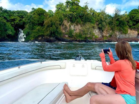 ハマクア海岸 クルージングツアー　マウナケアやマウナロア火山、ジャングルに流れる滝などをジェットボートで巡る ＜英語ガイド／ヒロ地区発＞