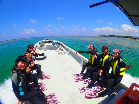 【青の洞窟＆絶叫アクティビティ】ボートでGO！青の洞窟シュノーケリング＆絶叫ウォータートイ★自社専用ボート★水中写真★熱帯魚餌付け