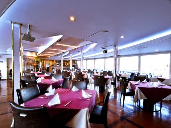 横浜ランチクルーズ マリーンルージュ 海を見ながら船上ランチを楽しむ♪ 選べる2コースをご用意＜赤レンガ倉庫発着＞