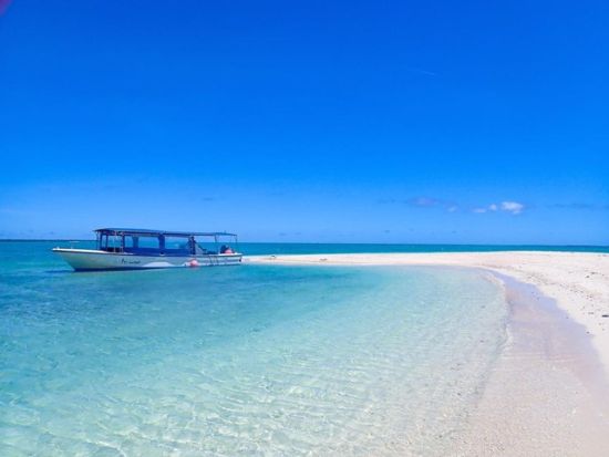 【現地集合限定】幻の島上陸ツアー 泳がなくてもOK ＆ドローン撮影付き！シュノーケル＆竹富島フリー観光付きプランもあり＜約2時間／石垣島発＞