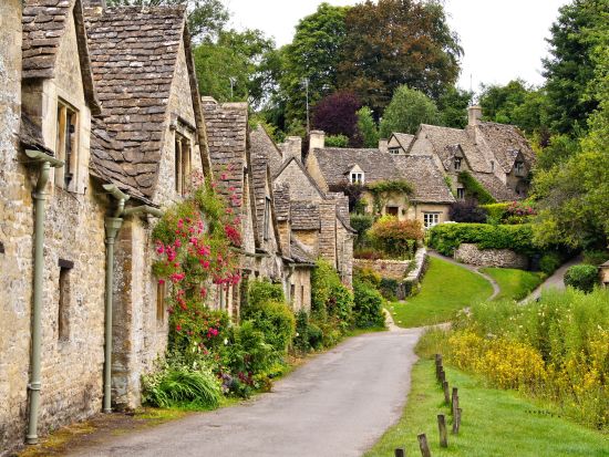 ロンドン発着　世界遺産ストーンヘンジ＋湖水地方＋コッツウォルズ 周遊ツアー＜4泊5日／火曜／1名催行／日本語＞