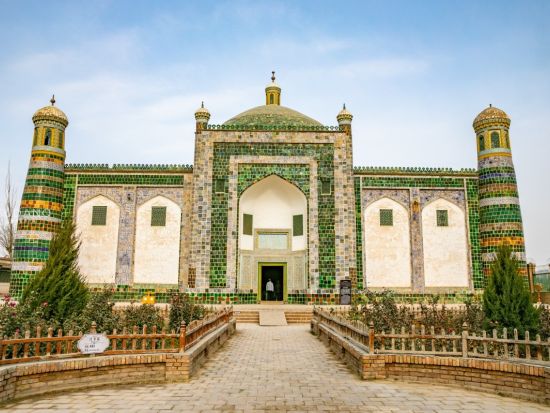 【上海発 新疆ツアー】シルクロードの魅力的な都市カシュガル＋ウルムチ＋トルファンを巡り上海発4泊5日間＜航空券付/宿泊付／昼食付／プライベートツアー＞