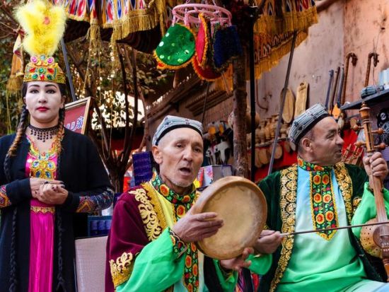 【新疆ウイグル シルクロードツアー・4泊5日間】ウルムチ＋トルファン＋カシュガル＜専用車＋専属日本語ガイド／昼食付／プライベートツアー＞