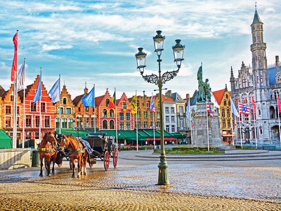 Bruges_Markt_Square_City_shutterstock_425698984