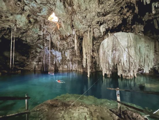 絶景セノーテ2選（シケケン&サムラ）＋ピンクレイク＋バジャドリード周遊日帰りツアー＜日本語スタッフ同行／往復送迎付／カンクンまたはプラヤデルカルメン発＞