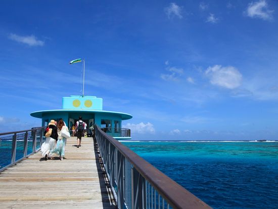 Beach resort_Guam_Observatory_pixta_15029905_M