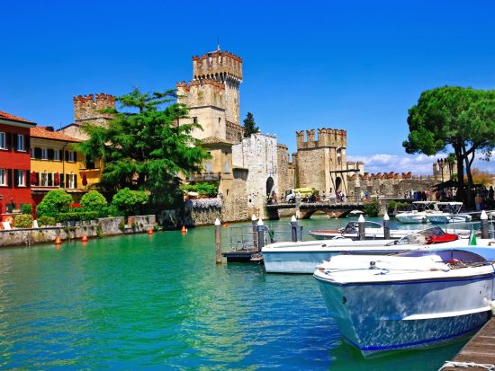 パリ発ローマ着イタリア周遊ツアー　ミラノ＋シルミオーネ＋ヴェローナ＋ベネチア＋アッシジ 高速列車乗車付＜7泊8日／月曜／1名催行／日本語＞