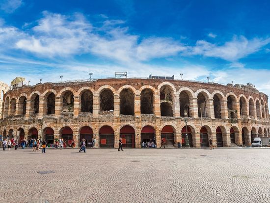 Verona_Roman_Amphitheater_shutterstock_367171277