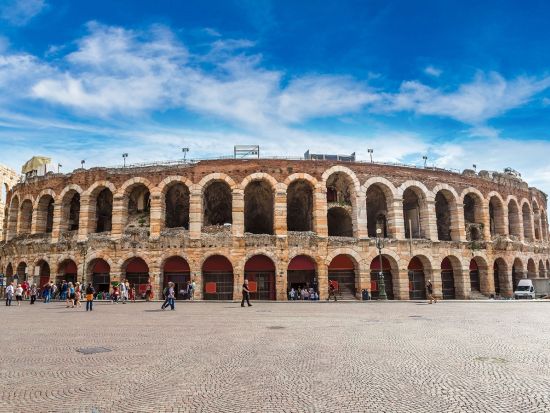 パリ発ベネチア着　イタリア周遊ツアー　ミラノ＋シルミオーネ＋ヴェローナ＋ベネチア　高速列車乗車付き＜5泊6日／月曜／1名催行／日本語＞