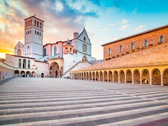 パリ発ローマ着イタリア周遊ツアー　ミラノ＋シルミオーネ＋ヴェローナ＋ベネチア＋アッシジ 高速列車乗車付＜7泊8日／月曜／1名催行／日本語＞