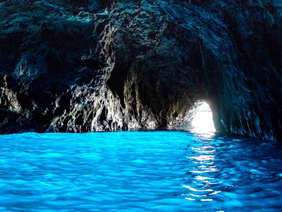 ナポリ発ローマ着　南イタリア周遊ツアー　カプリ＋アマルフィ＋ポンペイ＋アルベロベッロ＋マテーラなど＜4泊5日／日曜／1名催行／日本語＞