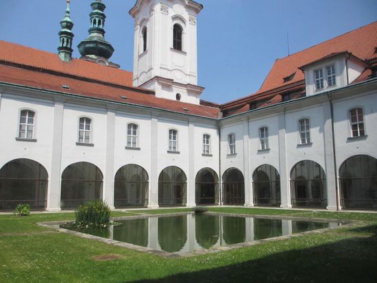 pixta_15394065_L_2500