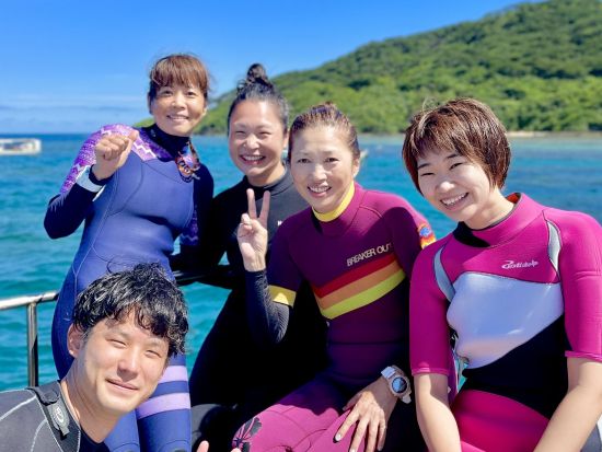 体験ダイビング 石垣島の透明度抜群な水中世界へご案内♪ 初心者の方も経験豊富なスタッフがしっかりサポート＜2～3ダイブ／ホテル送迎可／石垣島＞ 