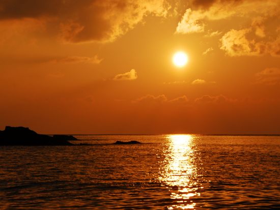 奄美大島【サンセットクルーズ 】奄美大島の美しい夕日を船から鑑賞＜ワンドリンク付き＜60分 or 90分＞お一人様も可能by 奄美シーランド