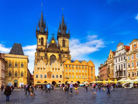 ブダペスト発プラハ着　中欧ハイライト　ブダペスト＋ブラチスラバ＋プラハ観光　世界遺産チェスキークルムロフ立ち寄りあり＜3泊4日※／水曜※／1名催行／日本語＞